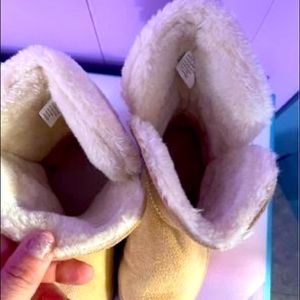 BeBe Toddler size 13. *NEW*